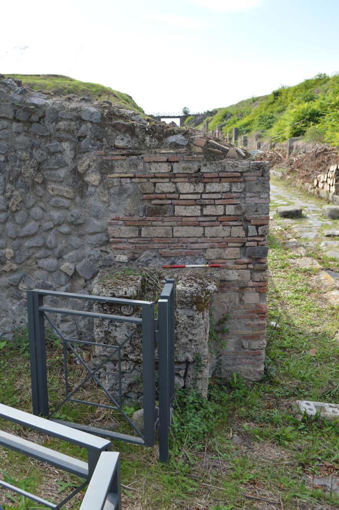 III.10.6 Pompeii. October 2018. 
Looking west to street altar in unexcavated roadway between III.10 and III.11.
Foto Taylor Lauritsen, ERC Grant 681269 D�COR.
