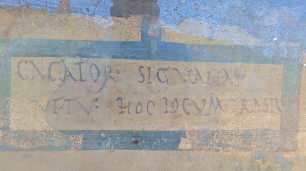 Painted shrine at V.6.19 Pompeii. December 2019. 
In the top left-hand side of the painted lararium, CIL IV 6641 can be seen, written in the painted rectangle.
Photo courtesy of Giuseppe Ciaramella.
