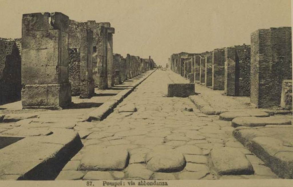 VII.14.14 Pompeii, on right. Mid 1890�s photograph by Esposito, no. 087, showing Via dell�Abbondanza, looking west. On the right, the street altar can be seen at corner of Vicolo del Lupanare . Photo courtesy of Rick Bauer.
