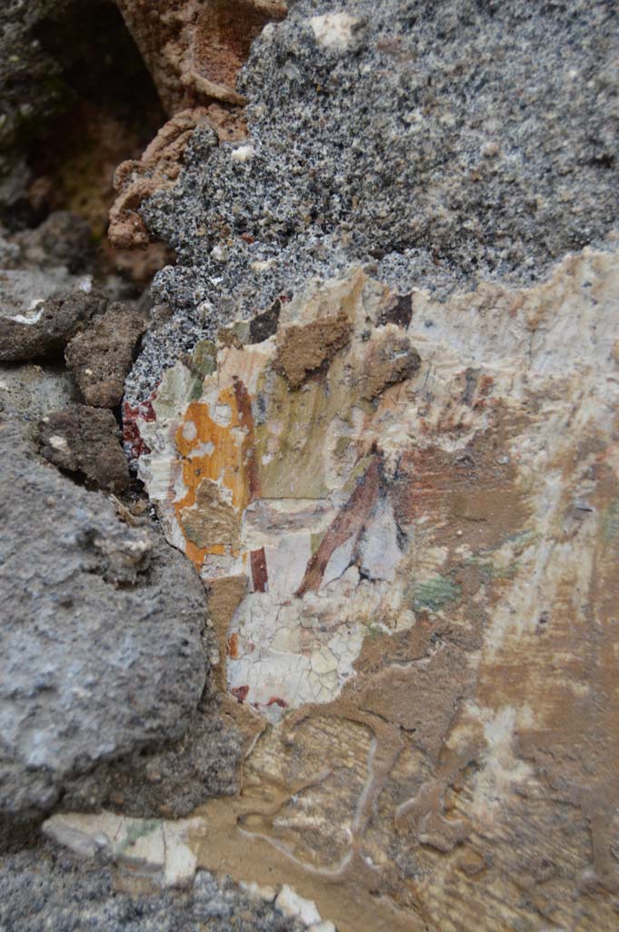 Pompeii street altar outside IX.11.1. March 2018. Detail of remaining painted plaster above altar.
Foto Taylor Lauritsen, ERC Grant 681269 D�COR.
