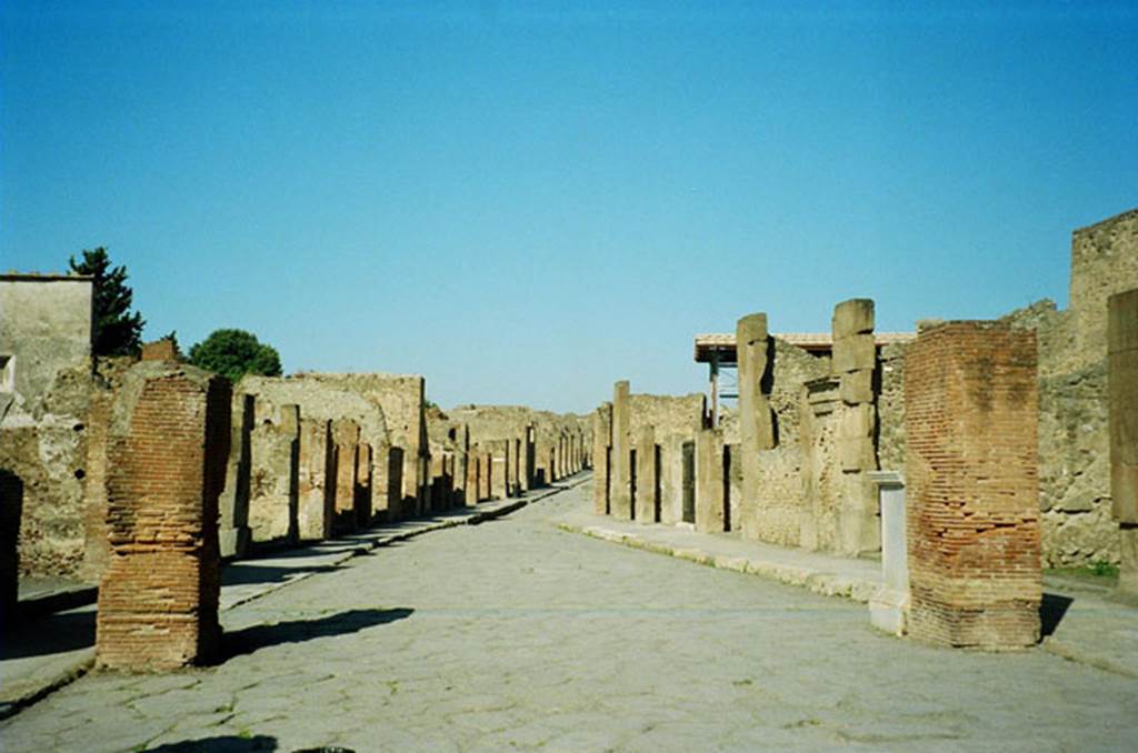 Arch of Marcus Holconius Rufus. June 2010. Looking west along Via dell�Abbondanza through arch. Photo courtesy of Rick Bauer.