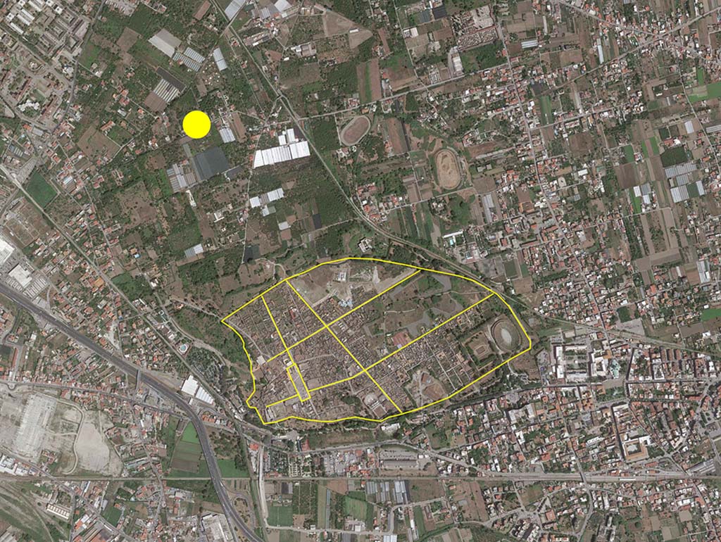 Location of the Cività Giuliana Villa to the north of Pompeii. 2018.
Between 1907 and 1908, the Marquis Giovanni lmperiali carried out excavations in the area immediately to the north of the current area, and whose reports were published in 1994 with a monograph by the Superintendency.

In 1955, the Archaeological Superintendence, just behind one of the excavations carried out during the current investigation, brought to light the walls; interesting was the presence of two walls parallel and perpendicular to the road layout, joined by a connecting wall in opus craticium.

The current excavation operation [2018], in Cività Giuliana, around 700m northwest of the walls of Ancient Pompeii, as well as confirming this data, has brought to light the servile-productive sector of a large villa, which had already been partially investigated at the beginning of the 20th century, and the area (to the south and southwest of the structure) dedicated to agricultural use. This structure includes at least 5 quadrangular rooms (4x3.5m), all affected by the collapse of the roof tiles and flooring of the upper floor, of which only traces of the beams remain.

Posizione della Villa di Cività Giuliana a nord di Pompei
Tra il 1907 e il 1908, nella zona immediatamente a nord di quella in esame, erano stati condotti scavi ad opera del Marchese Giovanni Imperiali, i cui resoconti sono stati pubblicati nel 1994 con una monografia della Soprintendenza.

Nel 1955, la Soprintendenza Archeologica, proprio a ridosso di uno dei saggi praticati durante l'attuale indagine, ha portato alla luce dei setti murari; interessante la presenza di due muri paralleli e perpendicolari al tracciato stradale, uniti da un muro di collegamento in opus craticium

L'attuale campagna di scavo [2018], in località Civita Giuliana, area a circa 700 m a nord-ovest delle mura dell'antica Pompei, oltre a confermare tali dati, ha messo in luce il settore produttivo – servile di un'ampia villa già, in parte, indagata agli inizi del '900 e l'area (sud e sud-ovest della struttura) destinata ad uso agricolo. Questa struttura comprende almeno 5 ambienti di forma quadrangolare (4 x 3,50 m), tutti interessati dal crollo delle tegole del tetto e del pavimento del piano superiore. di cui è rimasta la traccia solo delle orditure delle travi.

Photograph © Parco Archeologico di Pompei.
