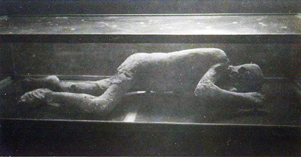 I.6.2 Pompeii. 1940. Victim number 23. Plaster cast of a young man found in the garden of the House of the Cryptoporticus. Photo courtesy of Rick Bauer.