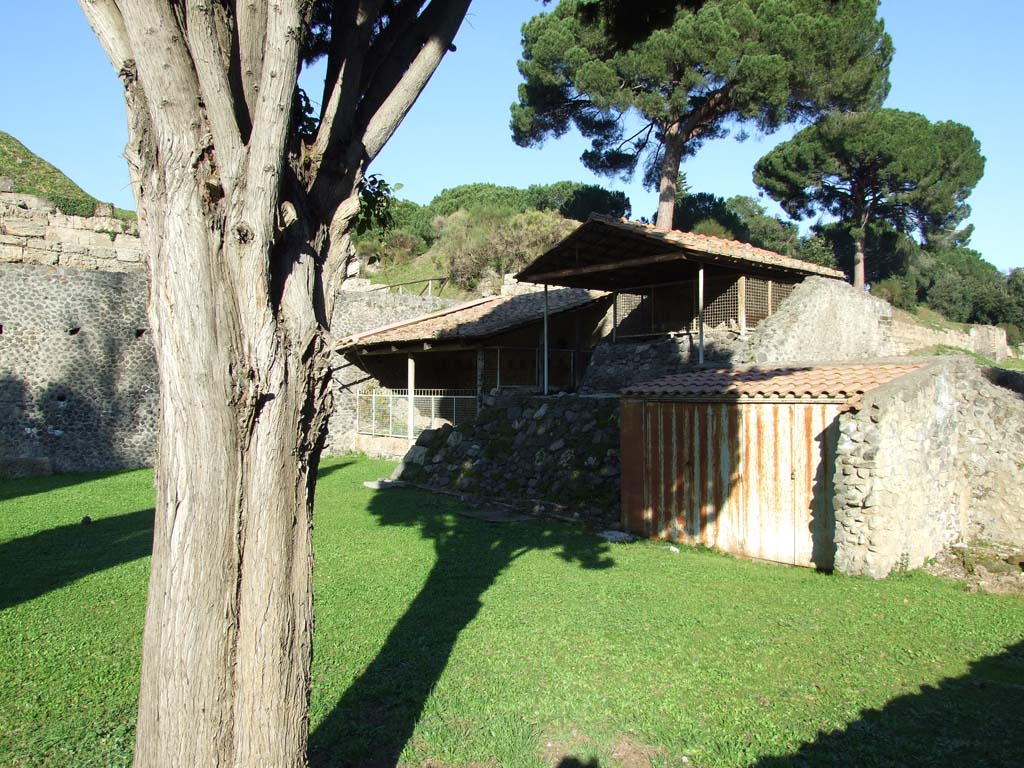 Area on north-west side of Via delle Tombe, with plaster casts. December 2006.