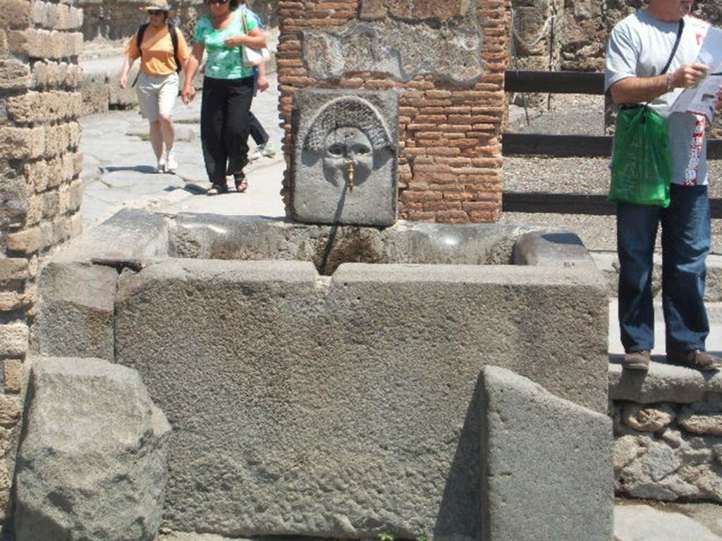 Fountain outside I.4.15 on Via Stabiana. May 2005. West side.