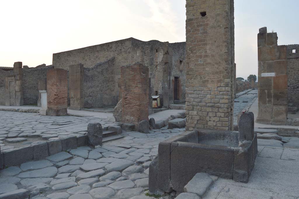 Fountain outside I.4.15 on Via Stabiana. October 2017. Looking north-west to crossroads
Foto Taylor Lauritsen, ERC Grant 681269 D�COR.
