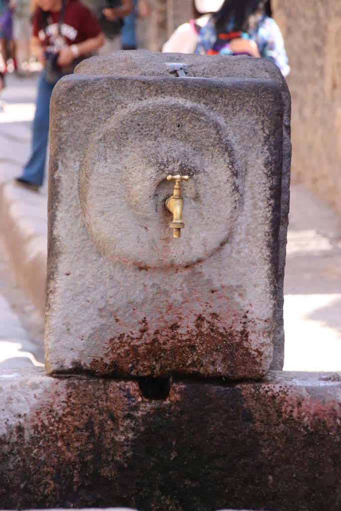 Fountain outside I.9.1 on Via dell�Abbondanza. September 2019. 
Relief of �patera� or plate on pilaster. Photo courtesy of Klaus Heese.

