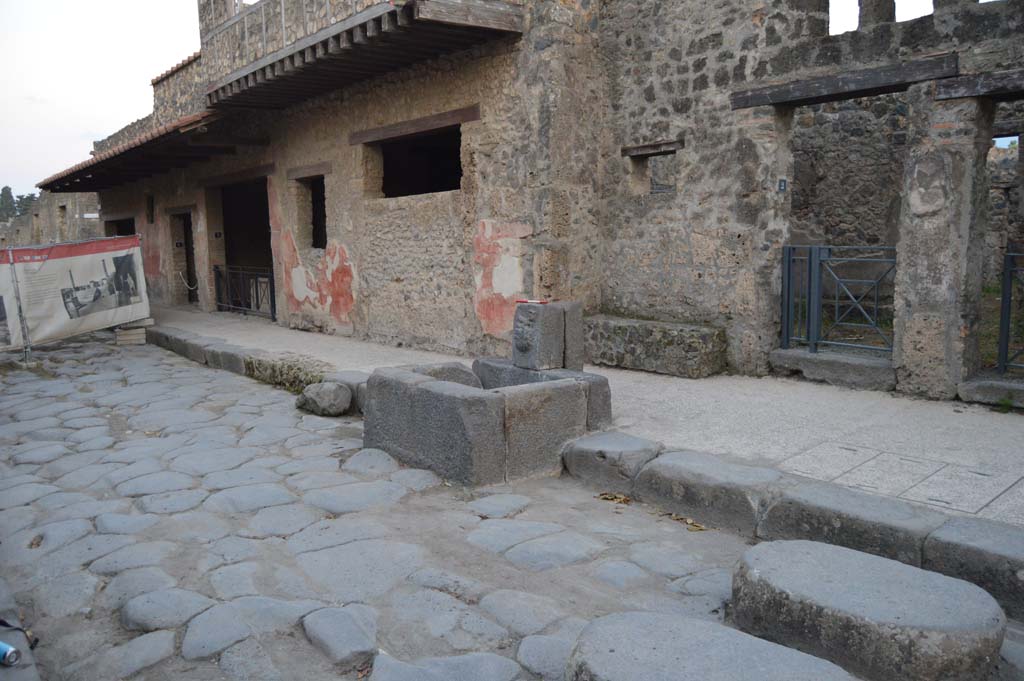 Fountain outside I.12.2 on Via dell’ Abbondanza. October 2018. North and west sides of fountain.
Foto Taylor Lauritsen, ERC Grant 681269 DÉCOR.
