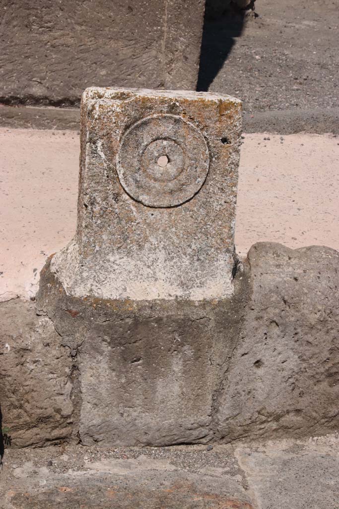 V.1.3 Pompeii. September 2021. 
Fountain between V.1.3 and V.1.4 on north side of Via di Nola. Photo courtesy of Klaus Heese.
