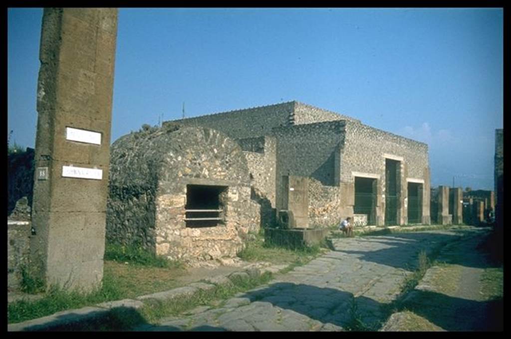 VI.1.19  Pompeii.  Well, fountain and House of Sallust. Looking south on Via Consolare.  Photographed 1970-79 by G�nther Einhorn, picture courtesy of his son Ralf Einhorn.
