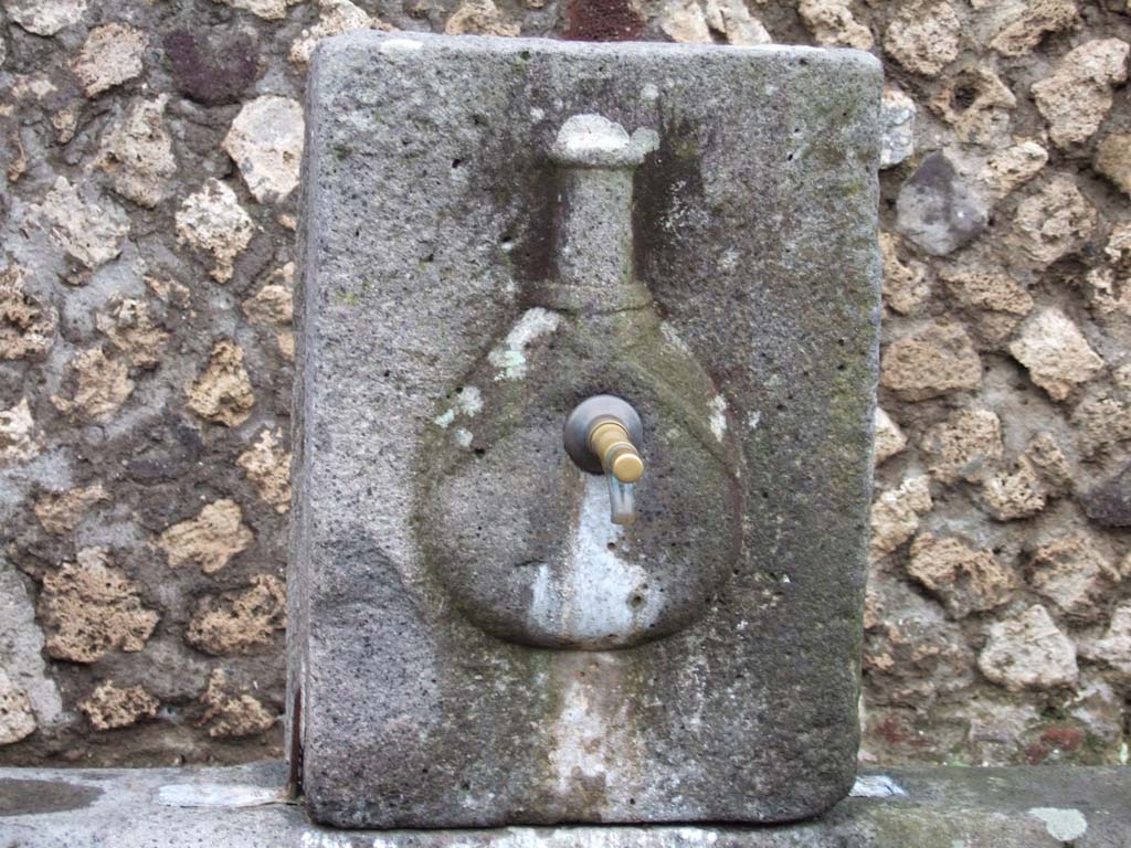 Fountain at VI.16.19. December 2005. Looking west towards relief of flask with straps. 