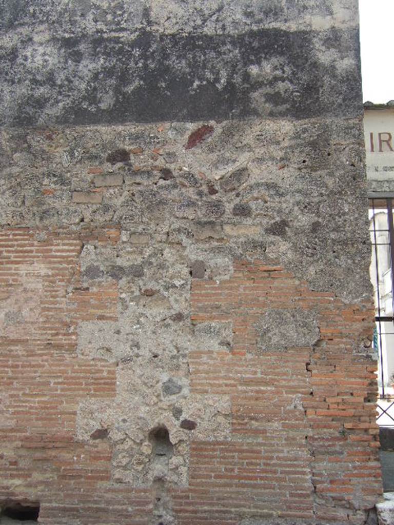 Possible site of fountain at VI.17.27, May 2006. Looking west. 
