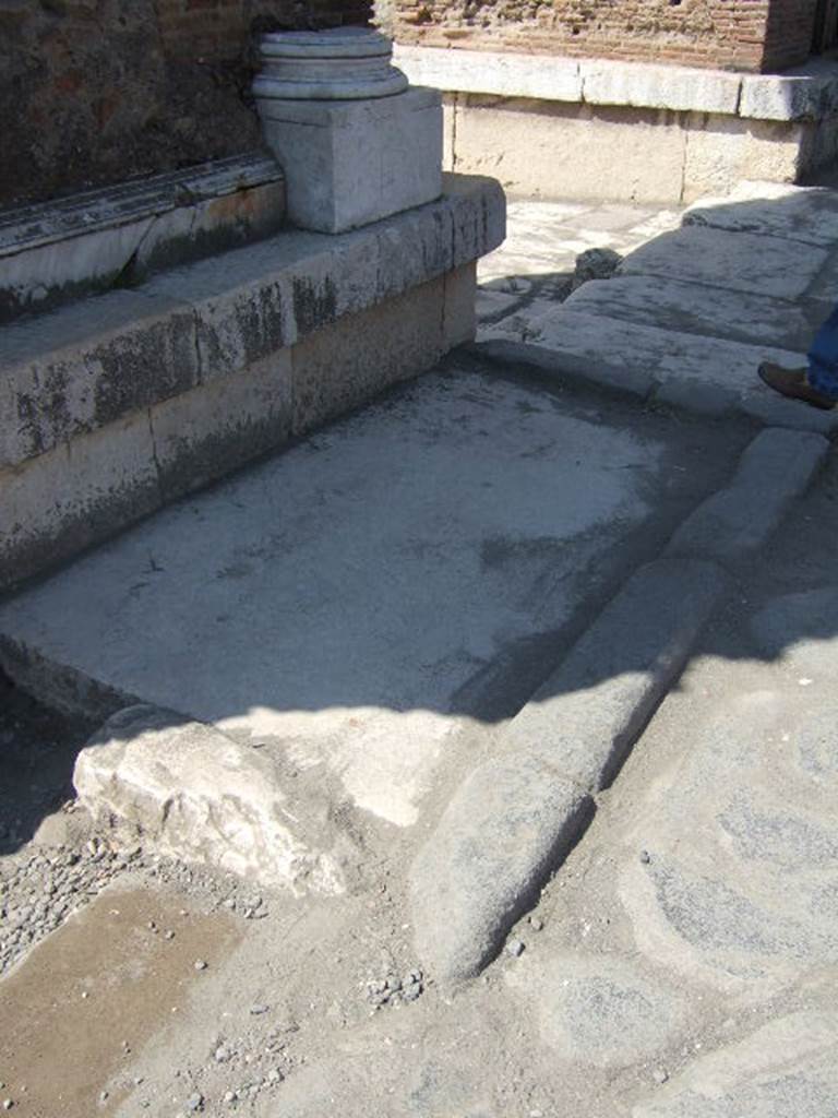 Fountain in arch at north-east corner of Forum. May 2006. Pavement area.
