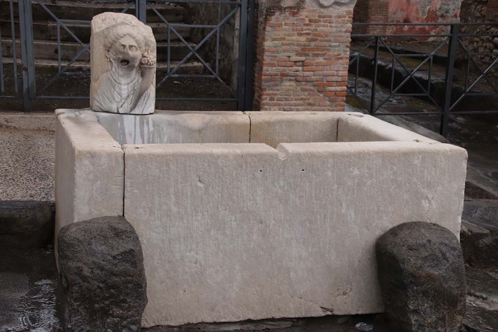 VII.9.67/68 Pompeii. October 2020. Looking north towards fountain with head of Fortuna with cornucopia, on north side of Via dell�Abbondanza.
Photo courtesy of Klaus Heese. 
