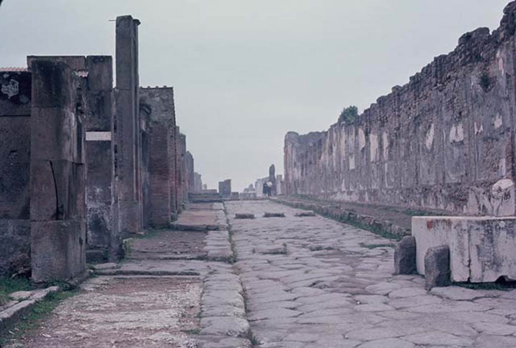 Via dell�Abbondanza, Pompeii. November 1966. Looking west past fountain towards Forum from near VIII.5.1. Photo courtesy of Rick Bauer.