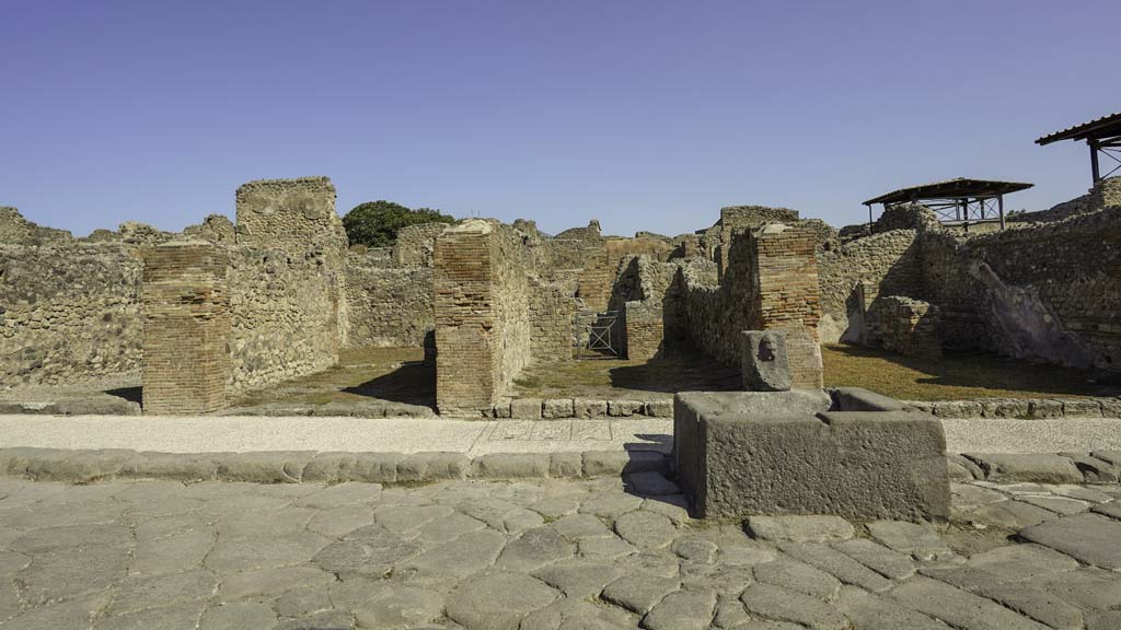 Via dell�Abbondanza, north side. August 2021. 
Looking north towards fountain in front of VII.4.13 and VII.4.14 Pompeii. Photo courtesy of Robert Hanson.

