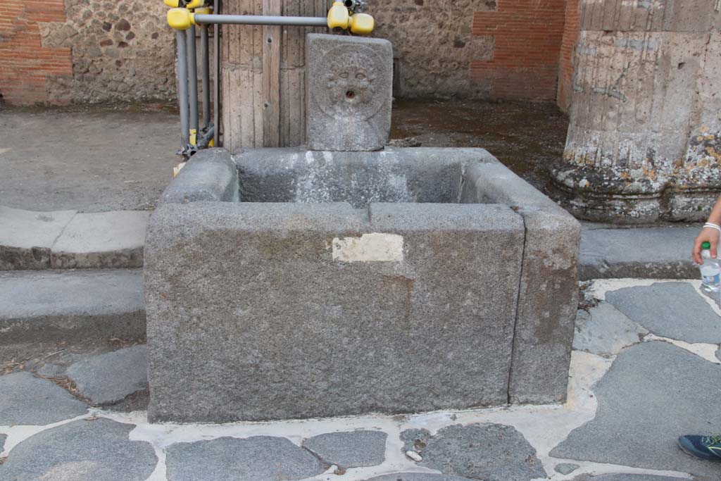 Fountain outside VIII.7.30 on Via del Tempio d�Iside. September 2021. Looking south. Photo courtesy of Klaus Heese.

