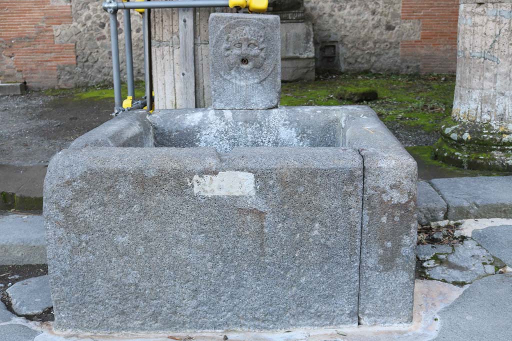 Fountain outside VIII.7.30 on Via del Tempio d�Iside. December 2018. Looking south. Photo courtesy of Aude Durand.

