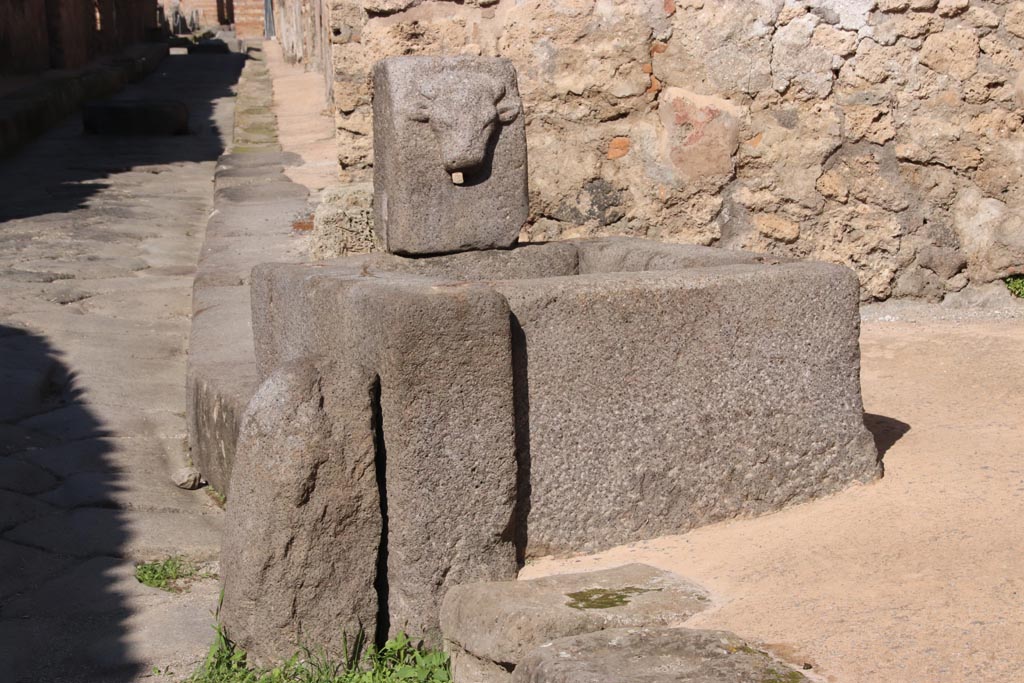 Fountain on Vicolo di Tesmo outside IX.7.17 Pompeii. October 2022. Looking north. Photo courtesy of Klaus Heese. 