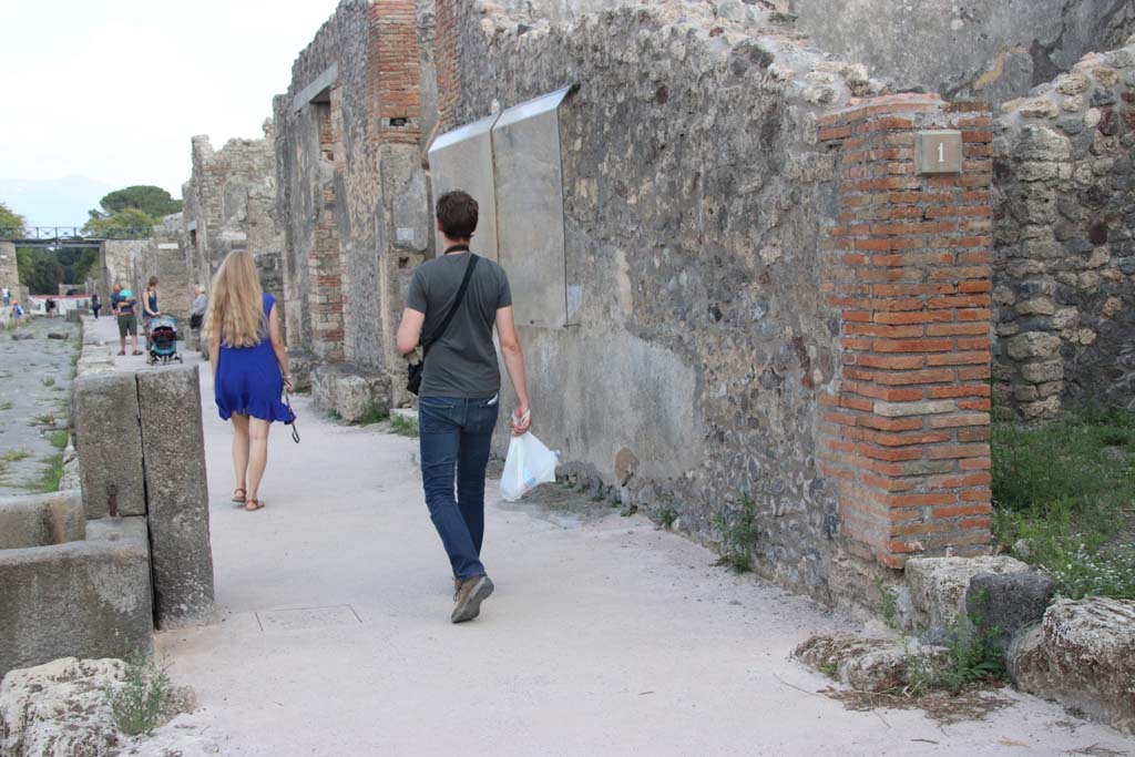 Fountain outside IX.8.1 on the Via di Nola, September 2017. Looking east. Photo courtesy of Klaus Heese.