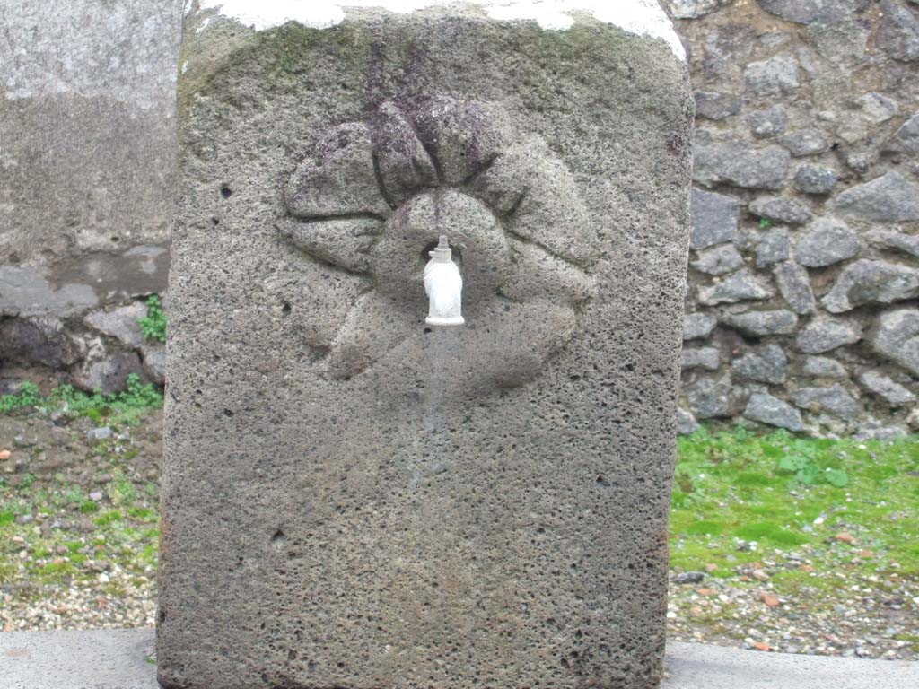 Fountain at IX.8.1. December 2005. Relief of flower rosette, on pilaster.