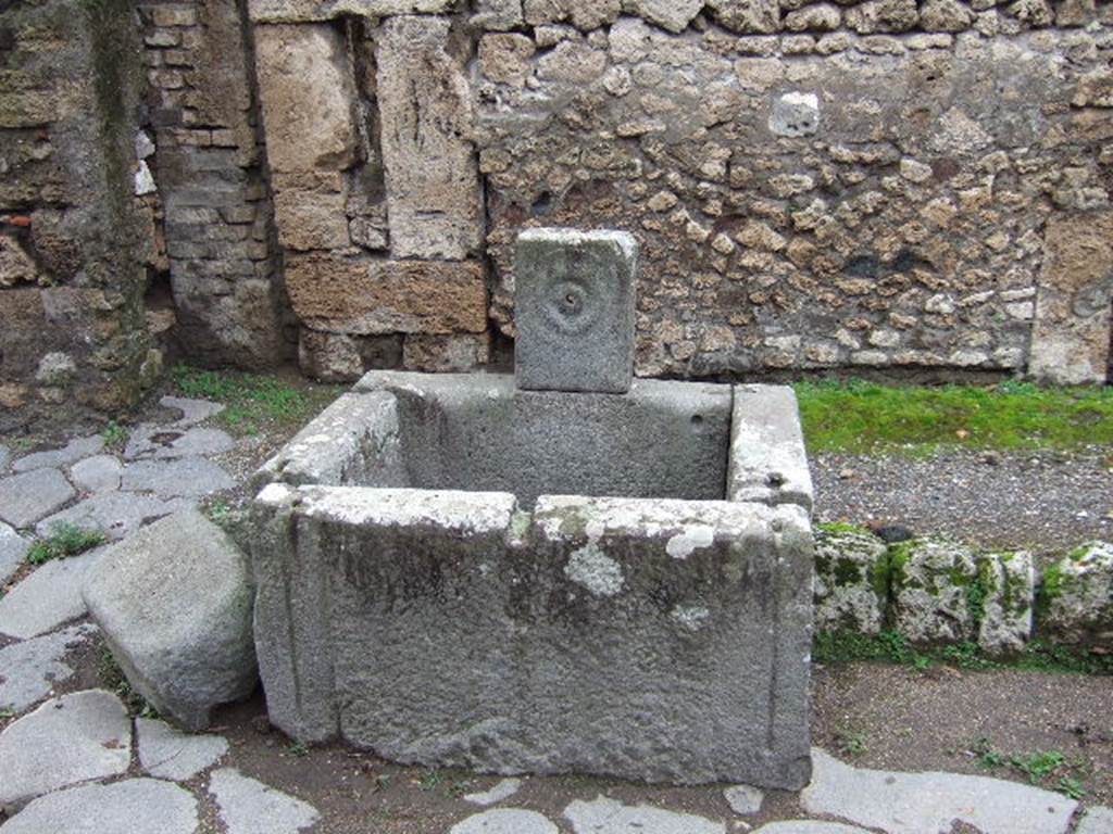 Fountain outside IX.10.2. December 2005. Looking south from Via di Nola.