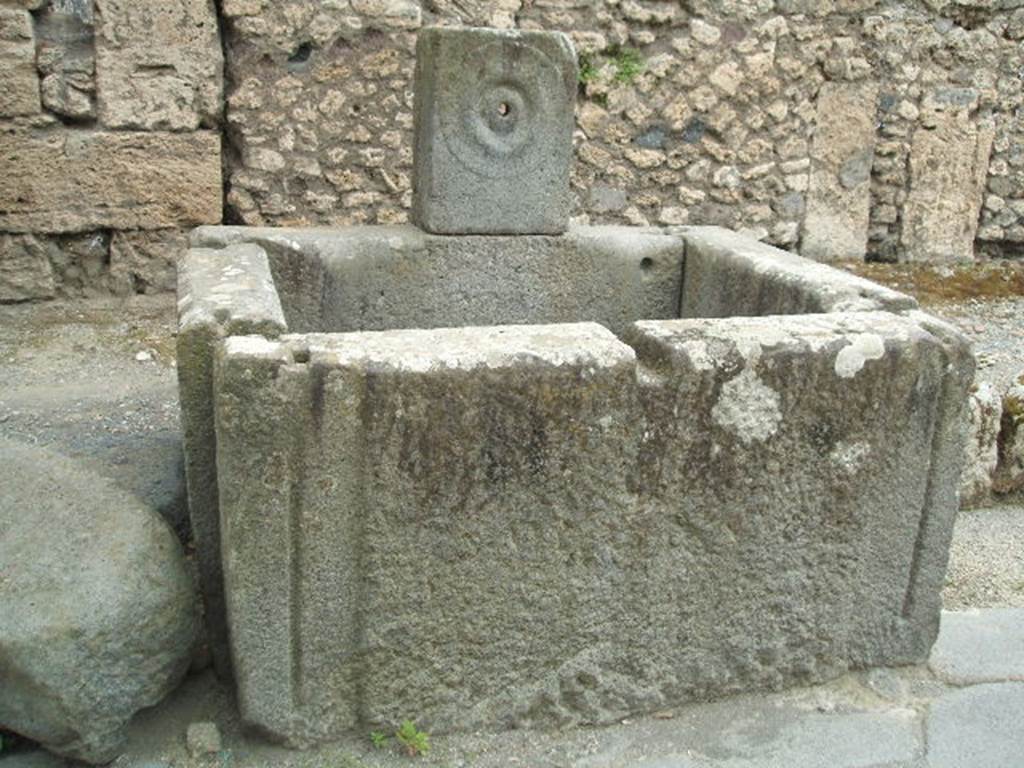 Fountain outside IX.10.2. May 2005. Looking south.