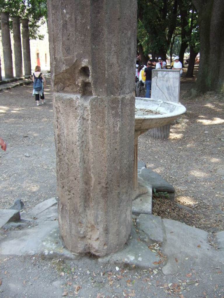 Rear of fountain on Triangular Forum. September 2005. Looking south.