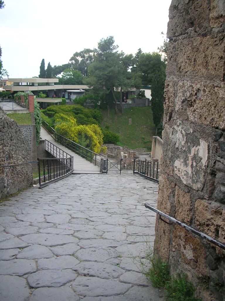 Porta Marina, Pompeii. May 2011.
Looking from west end of north wall of wider tunnel. Photo courtesy of Ivo van der Graaff.