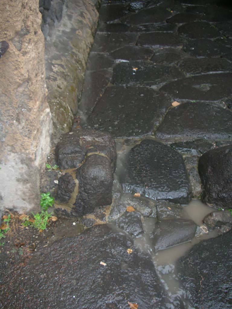 Porta Marina, Pompeii. May 2011.
Detail of lava blocks on north side of wider tunnel of gate. Photo courtesy of Ivo van der Graaff.