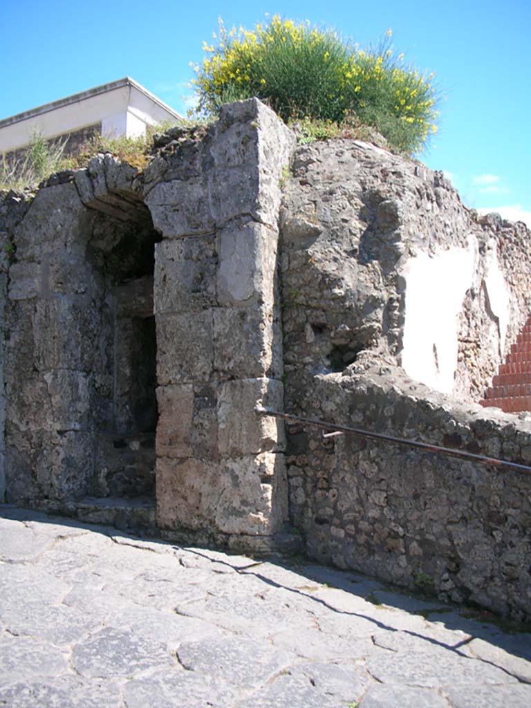 Porta Marina, Pompeii. May 2011.
South wall at west end of wider tunnel. Photo courtesy of Ivo van der Graaff.
