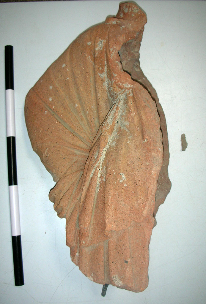 Pompeii Ports Marina. The largest fragment of the statue of Minerva in 2010.
Photo courtesy of Ivo van der Graaff.