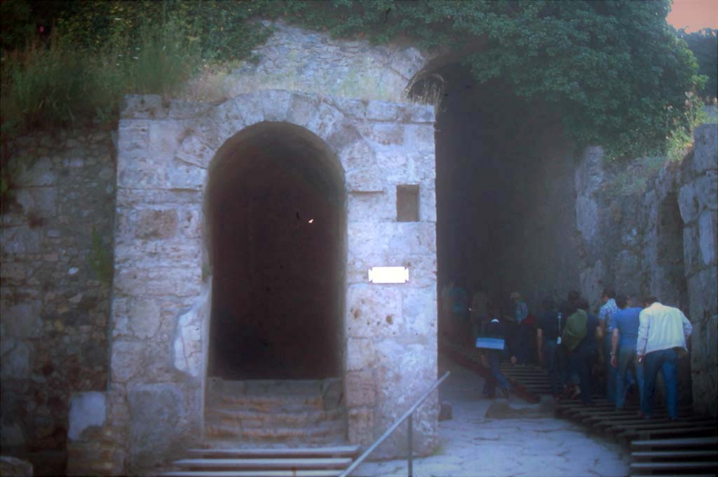 Porta Marina, Pompeii. August 1976. Looking east.
Photo courtesy of Rick Bauer, from Dr George Fay’s slides collection.
