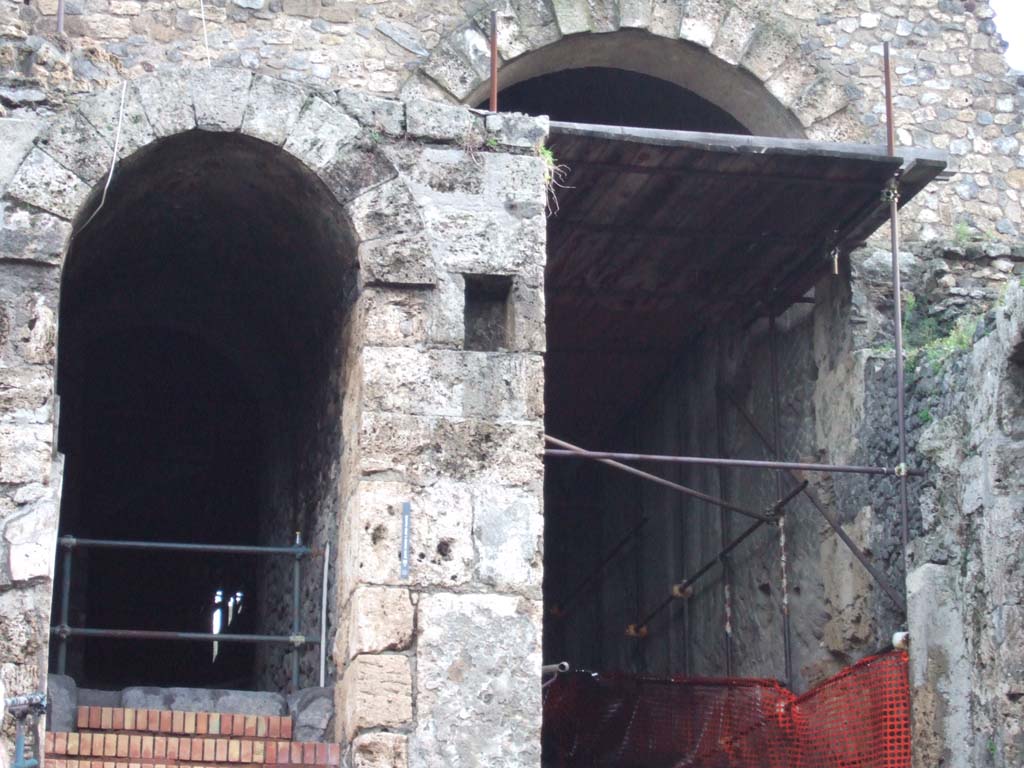 Pompeii Porta Marina. December 2005. Arched entrance to pedestrian tunnel, on left, and tunnel for goods and animals, on right.