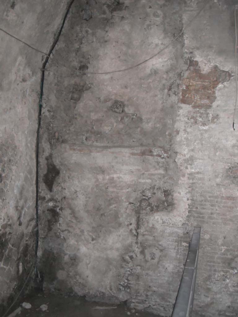 Porta Marina, Pompeii. May 2010. East wall of pedestrian tunnel. Photo courtesy of Ivo van der Graaff.
