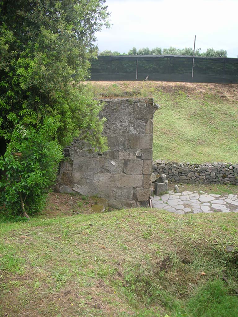 Nola Gate, Pompeii. May 2010. Looking south towards west end of gate. Photo courtesy of Ivo van der Graaff.
