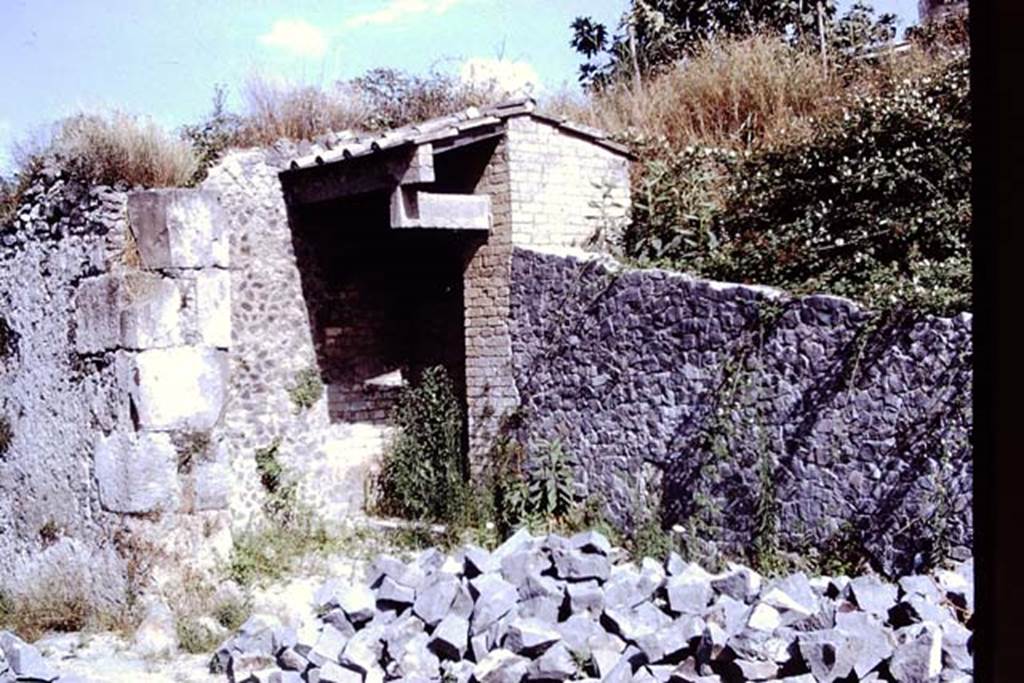 Porta di Sarno or Sarnus Gate. Pompeii. 1972. Looking east towards the south-west corner of the gate. Photo by Stanley A. Jashemski. 
Source: The Wilhelmina and Stanley A. Jashemski archive in the University of Maryland Library, Special Collections (See collection page) and made available under the Creative Commons Attribution-Non Commercial License v.4. See Licence and use details. J72f0537
