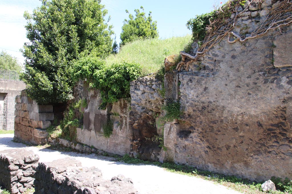 Porta di Sarno or Sarnus Gate. Pompeii. May 2024. Looking east along south side of gate. Photo courtesy of Klaus Heese.