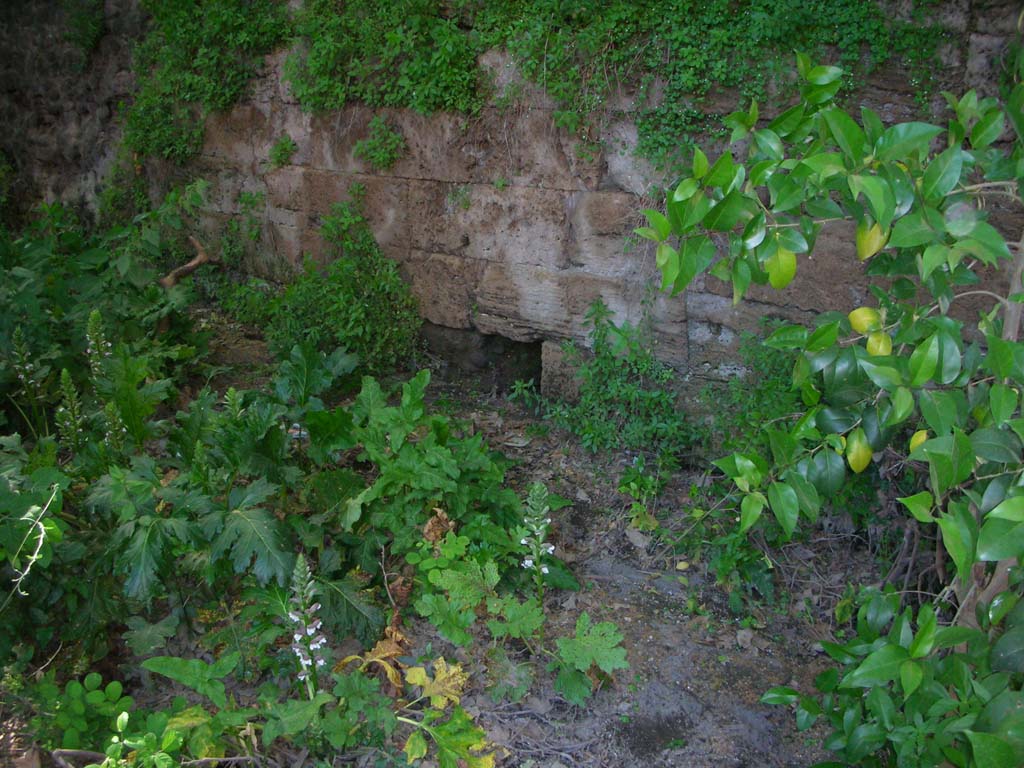 Porta Stabia, Pompeii. May 2010. South side of west wall, outlet from drain. Photo courtesy of Ivo van der Graaff.