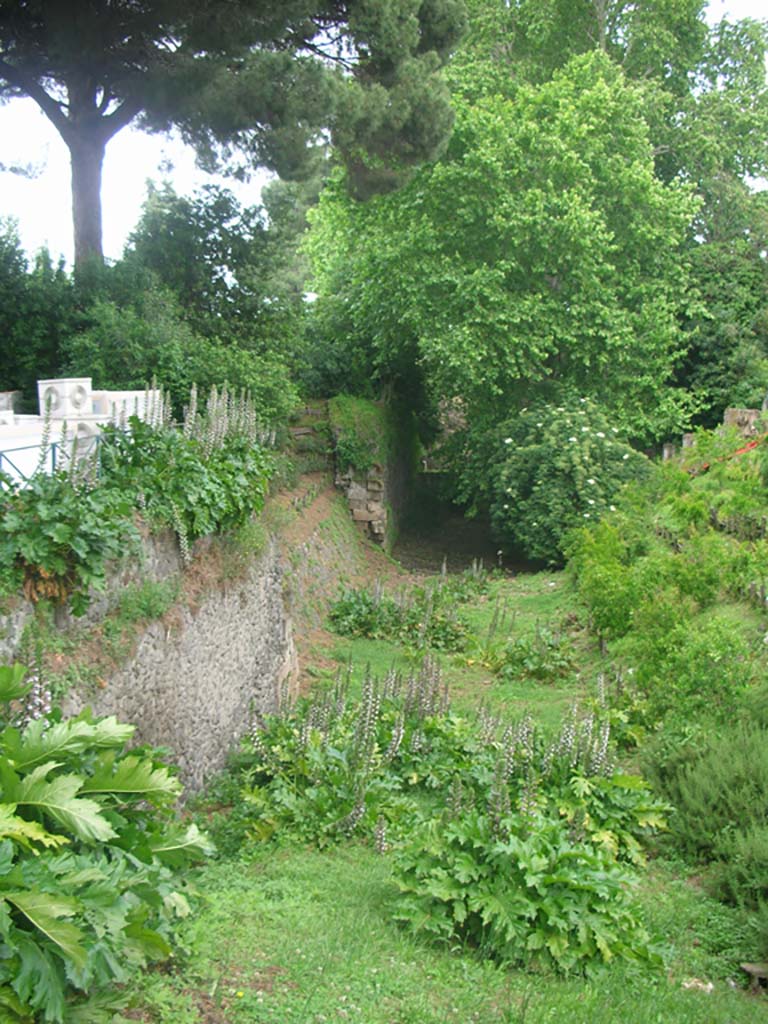 Porta Stabia, Pompeii. May 2010. 
Looking east along remains of city walls on west side of Stabian gate. Photo courtesy of Ivo van der Graaff.
According to Van der Graaff –
“Andre De Jorio, author of one of the earliest guidebooks on Pompeii, mentions excavations occurring in the area that year (Note 30 – 1828, p.155).
He describes the recovered remains of the city walls as razed by earthquakes and reused for their material, indicating that he was referring to the section of demolished wall curtain west of the Porta Stabia.”
See Van der Graaff, I. (2018). The Fortifications of Pompeii and Ancient Italy. Routledge, (p.14)

