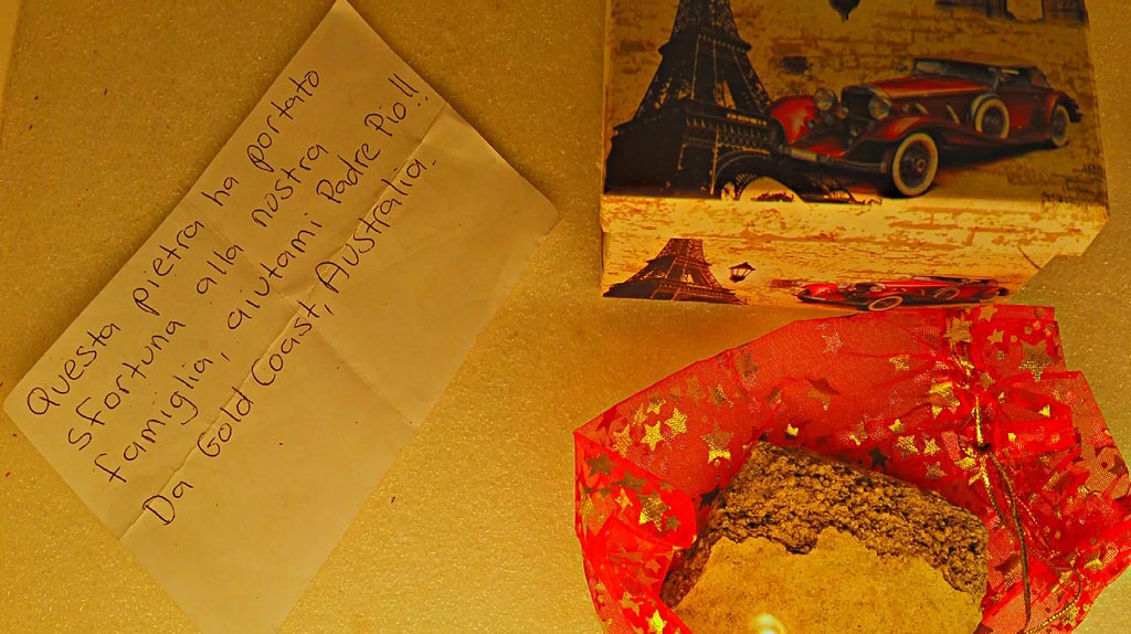 Pompeii (4). 2017/2018/2019. Returned item with note, on display in exhibition. Photo courtesy of Giuseppe Ciaramella.
