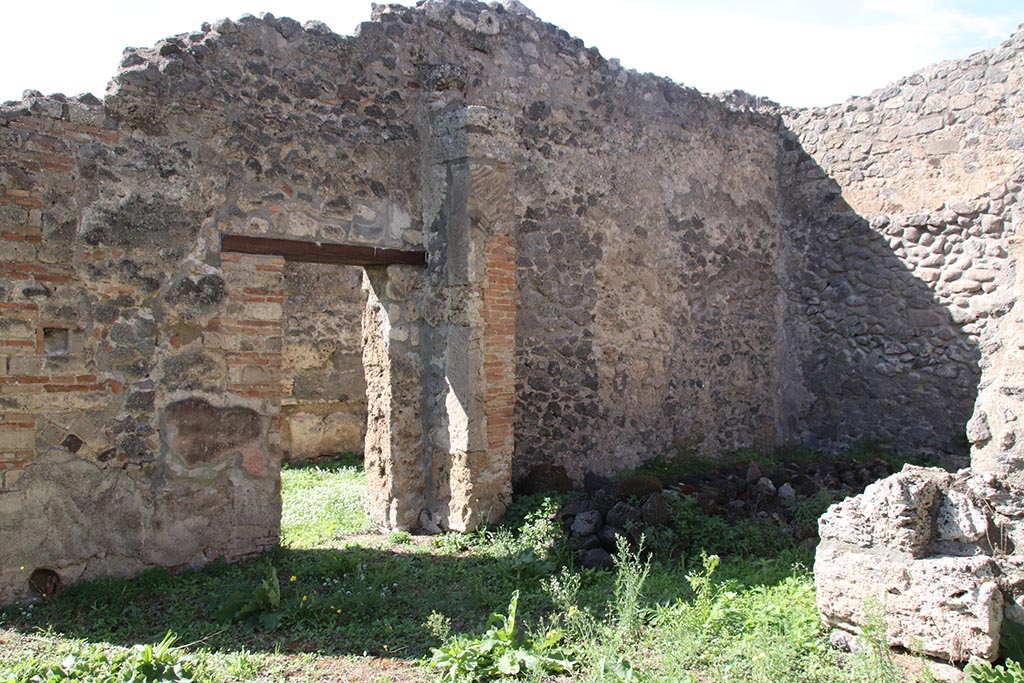 1.2.6 Pompeii. October 2024. 
Doorway in west wall to atrium, looking towards west wall of exedra, on right. Photo courtesy of Klaus Heese.
