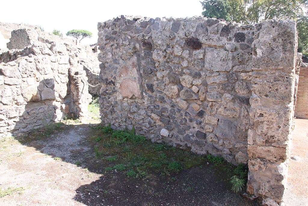 I.2.7 Pompeii. October 2024. South wall of shop-room. Photo courtesy of Klaus Heese.