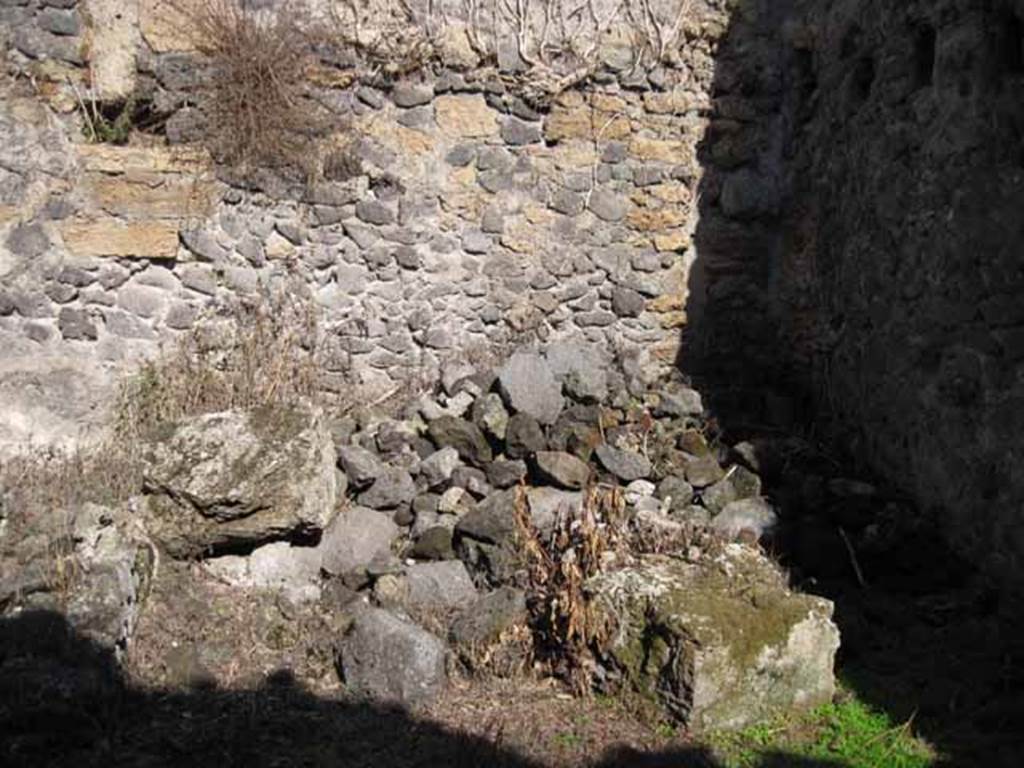 I.2.10 Pompeii. September 2010. East wall of kitchen area, in south-east corner of peristyle. A downpipe can be seen in the east wall, on the left of the photo. Photo courtesy of Drew Baker. According to Fiorelli, in the big kitchen was a cupboard, which was near to the latrine and preceded by a water-basin. See Pappalardo, U., 2001. La Descrizione di Pompei per Giuseppe Fiorelli (1875). Napoli: Massa Editore. (p.35)