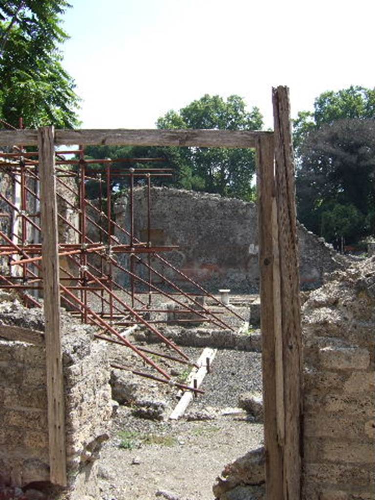 I.2.14 Pompeii. September 2005.  Entrance of independent staircase to dwelling above thermopolium at I.2.13.
Warscher described this, quoting Fiorelli, as �I.2.14, gradinata indipendente, che menava a stanze sovrapposte alle botteghe 12 e 13�.
See Warscher T., 1935. Codex Topographicus Pompeianus: Regio I.2. Rome: DAIR.
(translation: "I. 2.14, independent staircase, which led to the rooms above the shops 12 and 13.�)