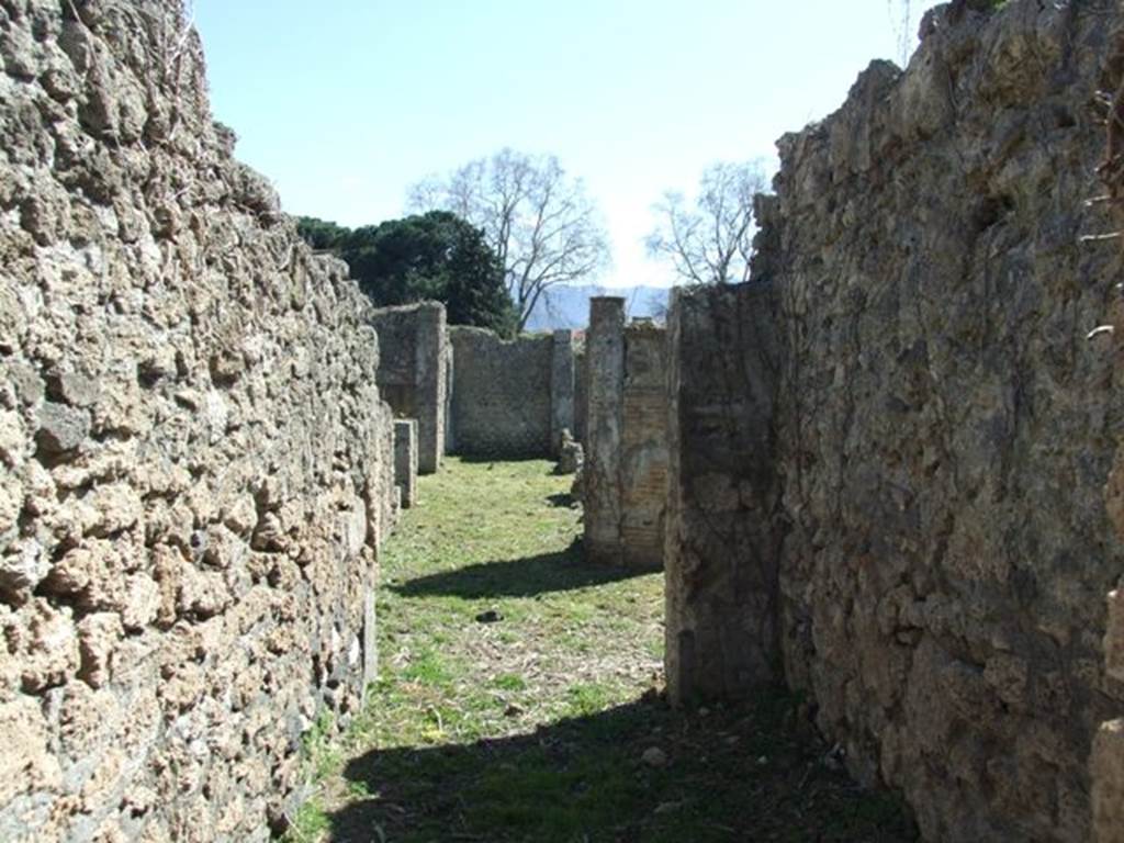 I.2.16 Pompeii.  March 2009. Looking south along fauces.