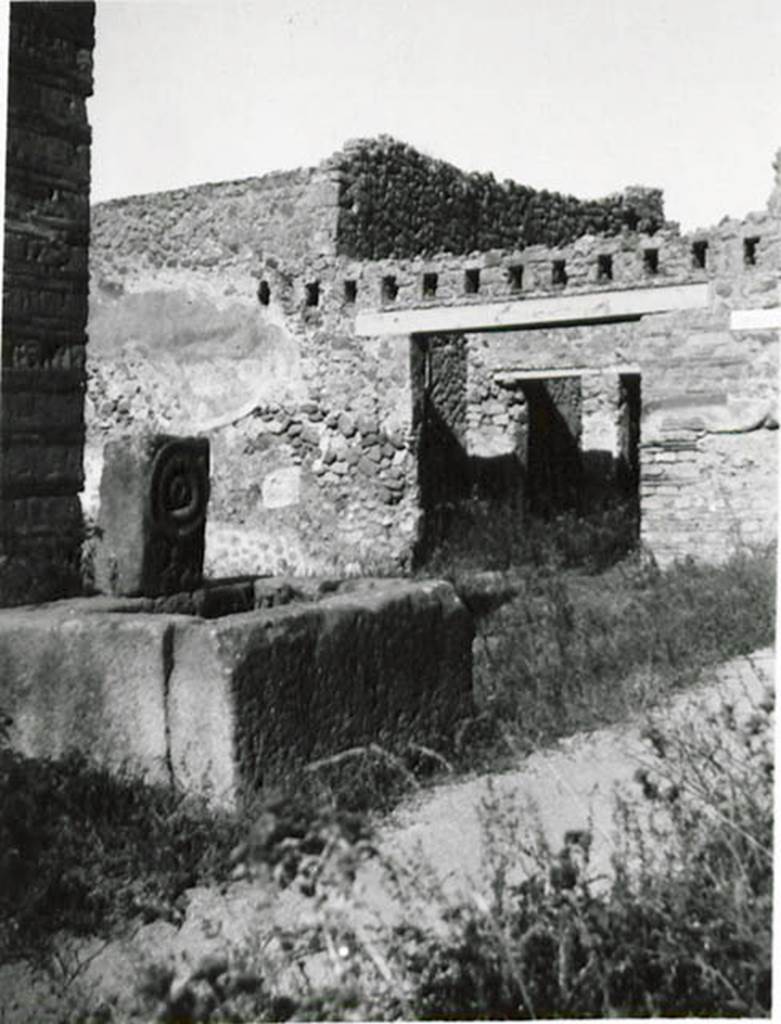 10223-warscher-codex-141-640.jpg
I.2.23 Pompeii. 1935, taken by Tatiana Warscher. Looking north-west across fountain near I.5.2/3, towards entrance doorway of I.2.23 in Vicolo del Conciapelle. Warscher described it as – L’incroccio del vico di Tesmo con la via tertia. (translation: “The crossroads of the vicolo di Tesmo with the via tertia”.
See Warscher T., 1936. Codex Topographicus Pompeianus: Regio I.2, (no.42), Rome: DAIR, whose copyright it remains.
