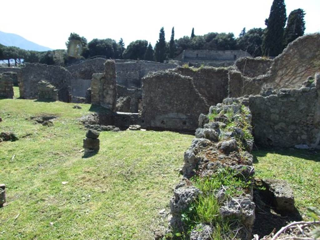 1.3.3 Pompeii.  March 2009.  Looking west along the North Portico, towards stairs to atrium on lower level.