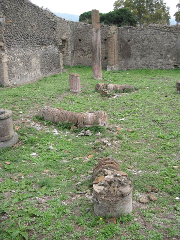 I.3.3 Pompeii. September 2010. Upper peristyle area, looking south along east side of peristyle, with overview of columns. Photo courtesy of Drew Baker.
According to Fiorelli, 
on another column in the opposite row, towards the eastern side, was written:
Q  SPVRENNIVS PRISCVS
    PRIM   PILAR
                 PILAR
See Pappalardo, U., 2001. La Descrizione di Pompei per Giuseppe Fiorelli (1875). Napoli: Massa Editore. (p.38)
According to Epigraphik-Datenbank Clauss/Slaby (See www.manfredclauss.de), CIL IV 3992 read as �
Q(uintus) Spurennius Priscus
prim(i)pilar(is)
(primi)pilar(is)
According to Mau, �To the same division of the Army probably belonged a centurion of the first rank, Q. Spurennius Priscus, whose name was found in a house at I.III.3�
A similar description was found in VIII.3.21 and related to the fifth praetorian cohort, of the century led by Martialis.
See Mau, A., 1907, translated by Kelsey F. W. Pompeii: Its Life and Art. New York: Macmillan. (p.492)


