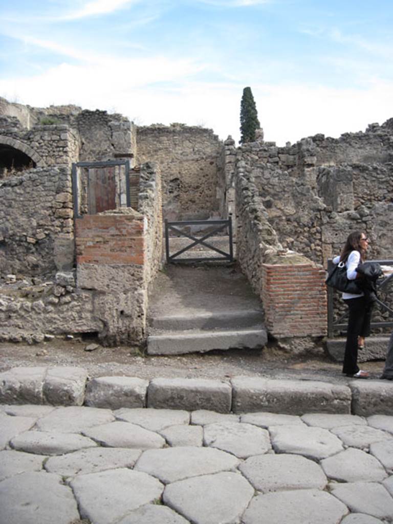 I.3.3 Pompeii. September 2010.  Looking east towards entrance doorway from across Via Stabiana.  Photo courtesy of Drew Baker.
According to Della Corte, this house was spacious and beautifully decorated, with temple-lararium in the atrium and peristyle on a higher level than the atrium.
Della Corte believed the house was owned by Epidius Fortunatus, because an amphora was found here, still containing honey in it, addressed to -
Mel P() P() CXXXIII
dat XXXXXIX s(emissem)
Epidio Fortunato
/
T() P() XXVIII
[�]ens              CIL IV 5740
See Della Corte, M., 1965.  Case ed Abitanti di Pompei. Napoli: Fausto Fiorentino. (p.264)

